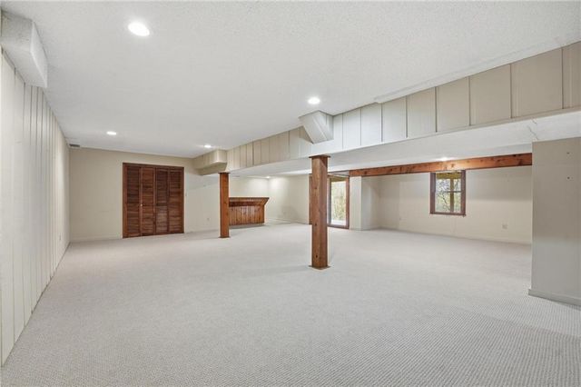 8505 Rosehill Road, Lenexa, KS 66215