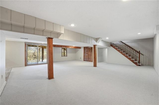 8505 Rosehill Road, Lenexa, KS 66215