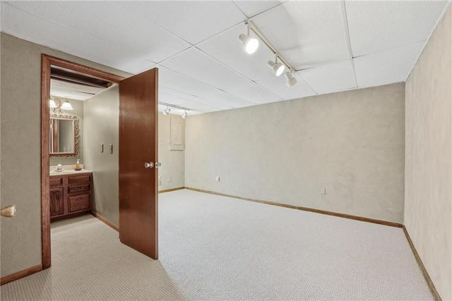 8505 Rosehill Road, Lenexa, KS 66215