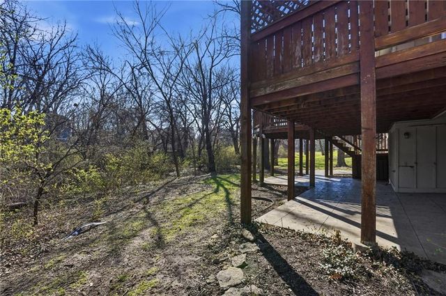 8505 Rosehill Road, Lenexa, KS 66215