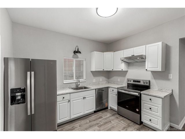 725 Knox Ct, Denver, CO 80204