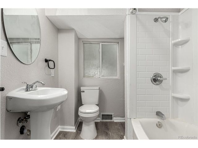 725 Knox Ct, Denver, CO 80204