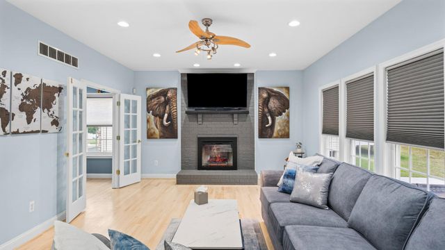 8144 GLEN ARBOR DR, Baltimore, MD 21237