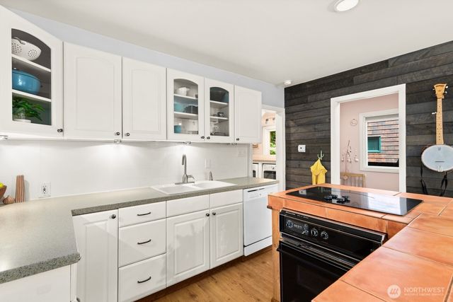 5405 25th Avenue SW, Seattle, WA 98106