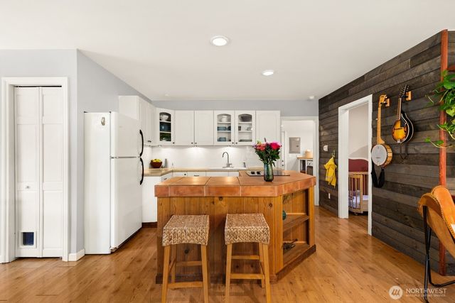 5405 25th Avenue SW, Seattle, WA 98106