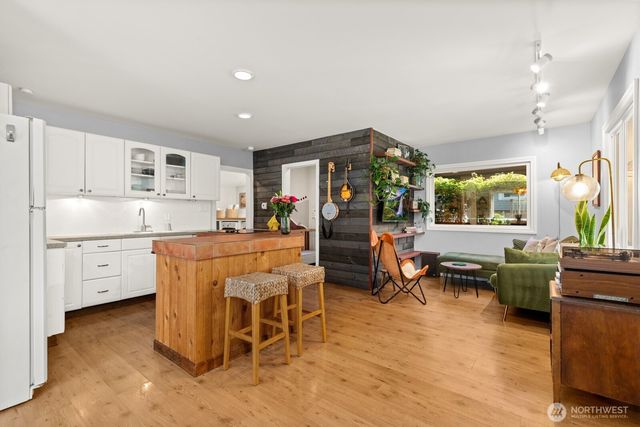 5405 25th Avenue SW, Seattle, WA 98106