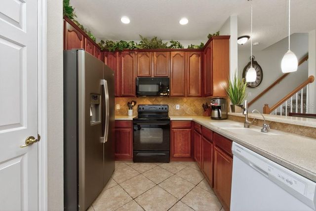 1063 PASEO DEL RIO NE, St Petersburg, FL 33702