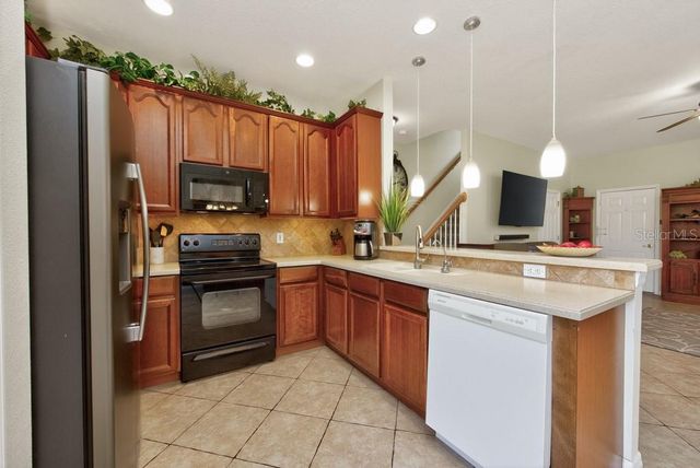 1063 PASEO DEL RIO NE, St Petersburg, FL 33702