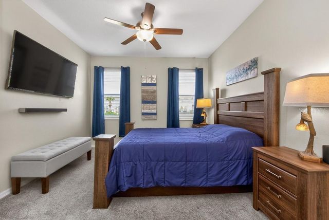 1063 PASEO DEL RIO NE, St Petersburg, FL 33702