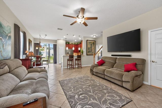 1063 PASEO DEL RIO NE, St Petersburg, FL 33702