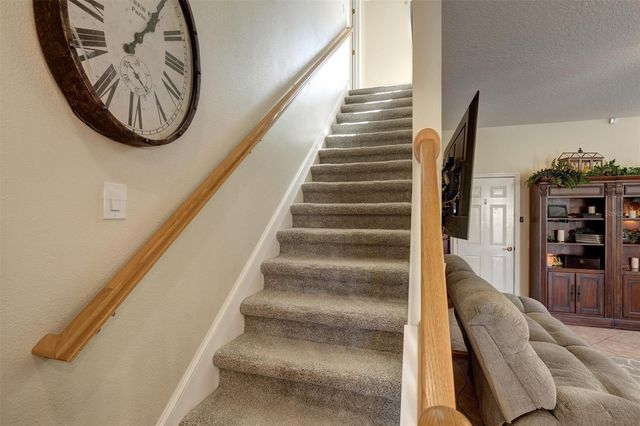 1063 PASEO DEL RIO NE, St Petersburg, FL 33702