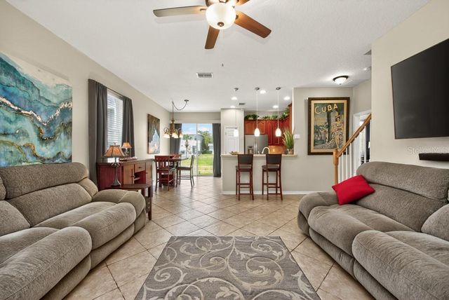 1063 PASEO DEL RIO NE, St Petersburg, FL 33702