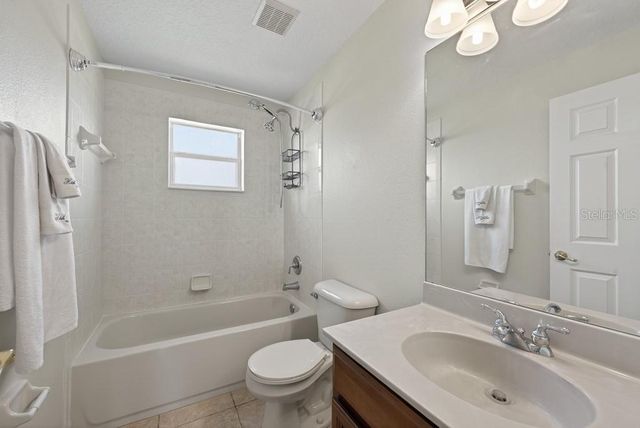 1063 PASEO DEL RIO NE, St Petersburg, FL 33702