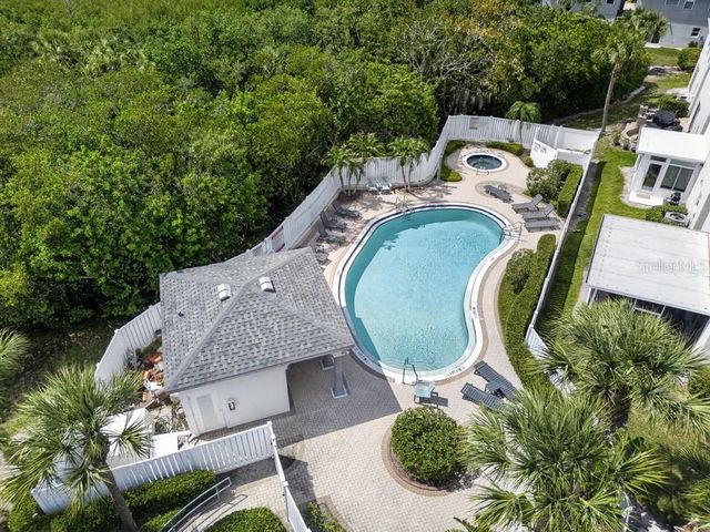 1063 PASEO DEL RIO NE, St Petersburg, FL 33702