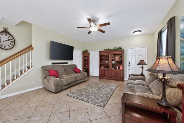 1063 PASEO DEL RIO NE, St Petersburg, FL 33702