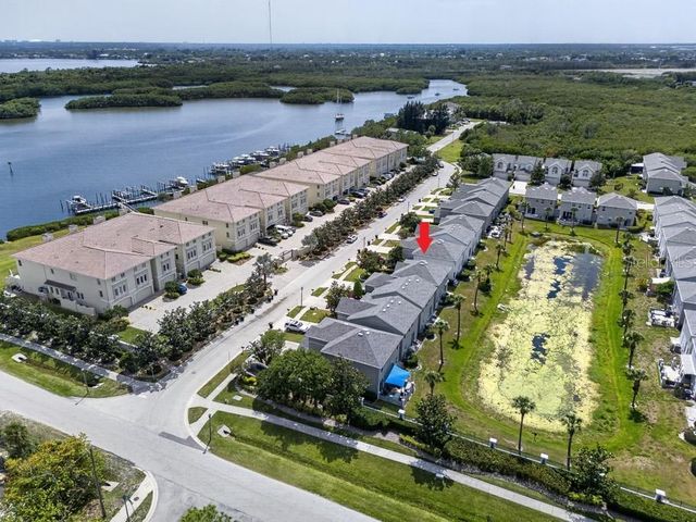 1063 PASEO DEL RIO NE, St Petersburg, FL 33702