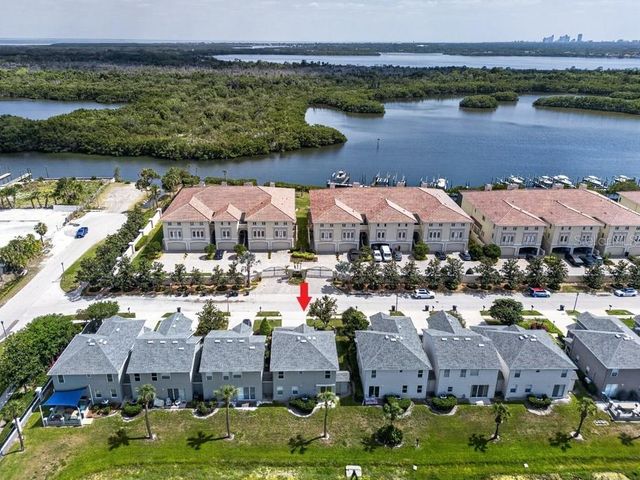 1063 PASEO DEL RIO NE, St Petersburg, FL 33702