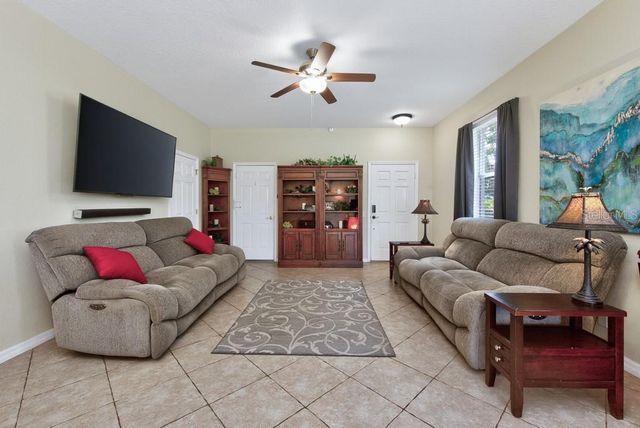 1063 PASEO DEL RIO NE, St Petersburg, FL 33702