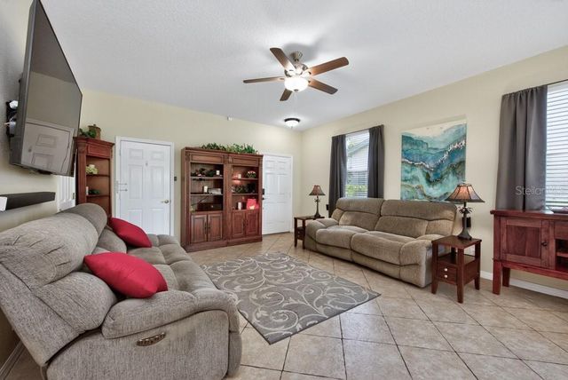 1063 PASEO DEL RIO NE, St Petersburg, FL 33702