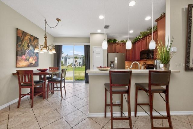 1063 PASEO DEL RIO NE, St Petersburg, FL 33702