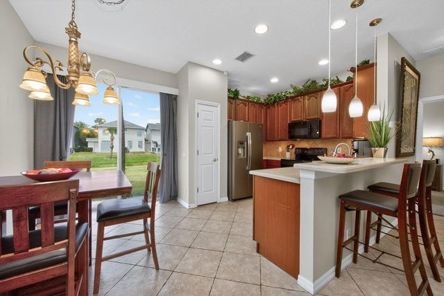 1063 PASEO DEL RIO NE, St Petersburg, FL 33702