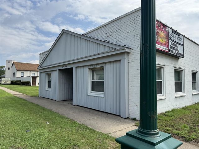 5455 S Wayne Road, Wayne, MI 48184