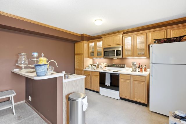 2412 HILLSHIRE DR, Columbia, MO 65203