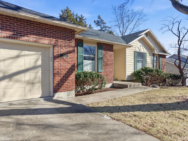 2412 HILLSHIRE DR, Columbia, MO 65203