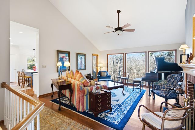 2412 HILLSHIRE DR, Columbia, MO 65203