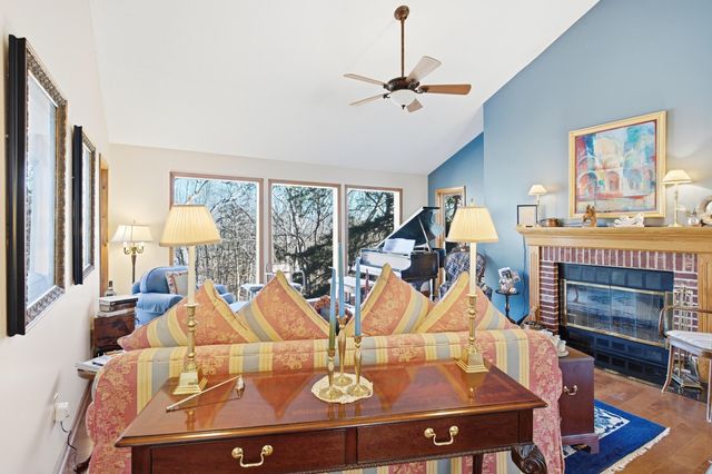 2412 HILLSHIRE DR, Columbia, MO 65203