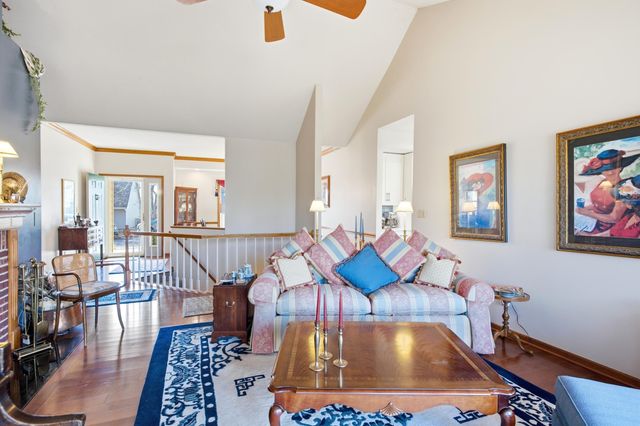 2412 HILLSHIRE DR, Columbia, MO 65203