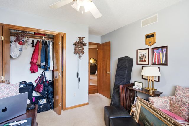 2412 HILLSHIRE DR, Columbia, MO 65203