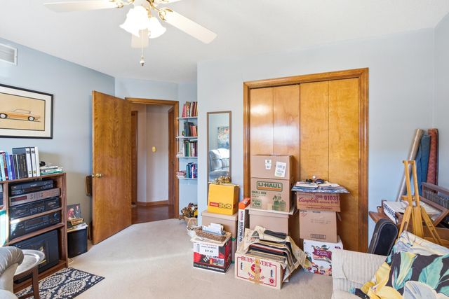 2412 HILLSHIRE DR, Columbia, MO 65203