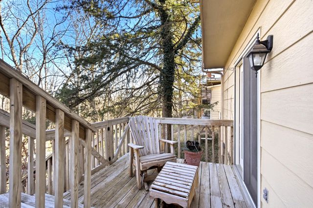 2412 HILLSHIRE DR, Columbia, MO 65203