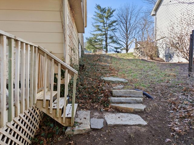 2412 HILLSHIRE DR, Columbia, MO 65203