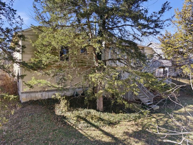 2412 HILLSHIRE DR, Columbia, MO 65203