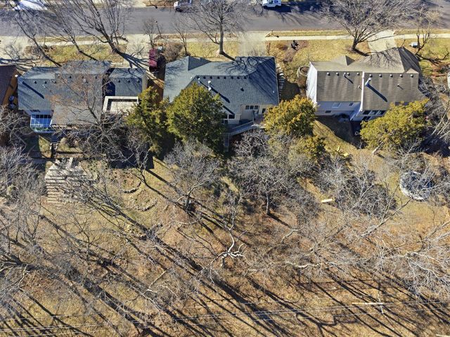 2412 HILLSHIRE DR, Columbia, MO 65203