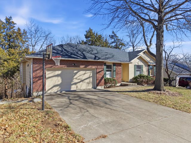2412 HILLSHIRE DR, Columbia, MO 65203