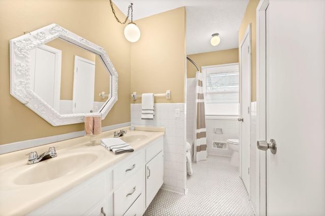 6649 Kentucky Avenue N, Brooklyn Park, MN 55428