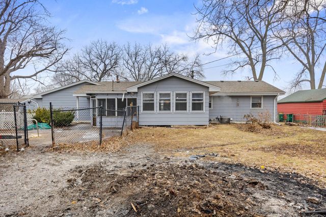 6649 Kentucky Avenue N, Brooklyn Park, MN 55428