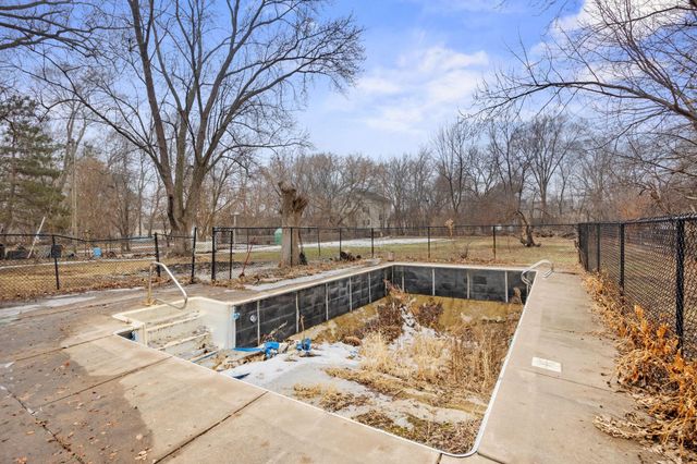 6649 Kentucky Avenue N, Brooklyn Park, MN 55428