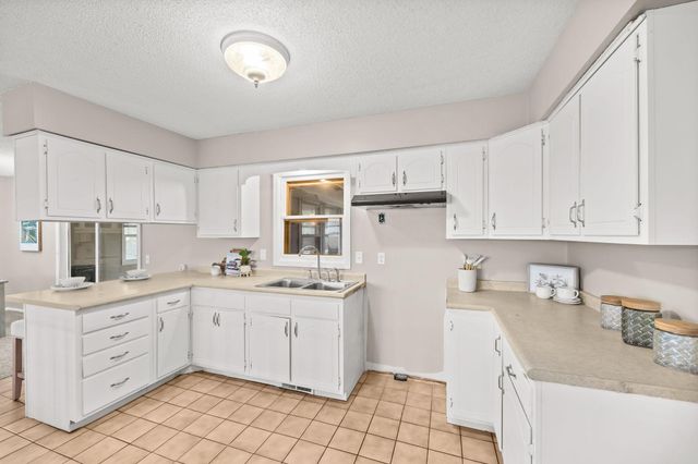 6649 Kentucky Avenue N, Brooklyn Park, MN 55428