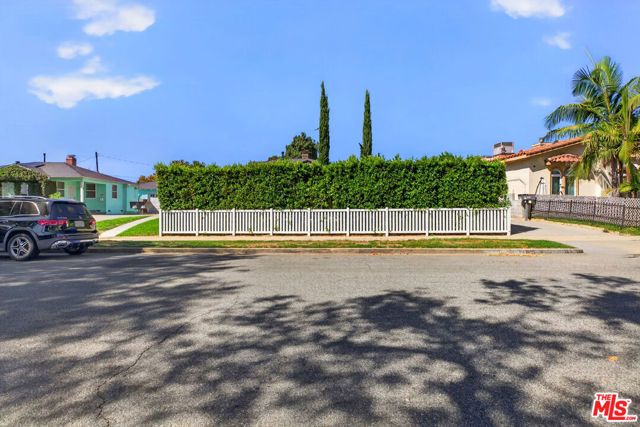 1913 N Manning Street, Burbank, CA 91505