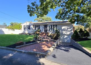 39 Anna Street, Bay Shore, NY 11706