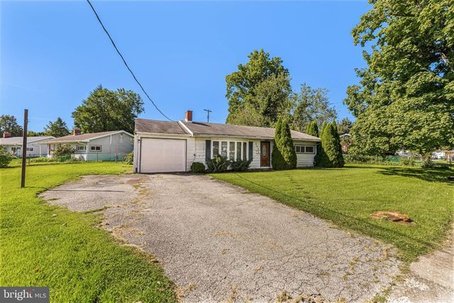 802 RICHWILL LN, York, PA 17404