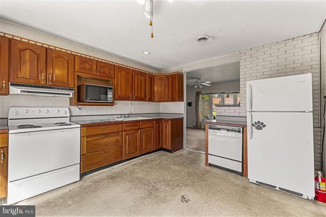 802 RICHWILL LN, York, PA 17404
