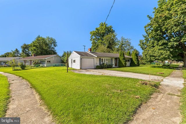 802 RICHWILL LN, York, PA 17404