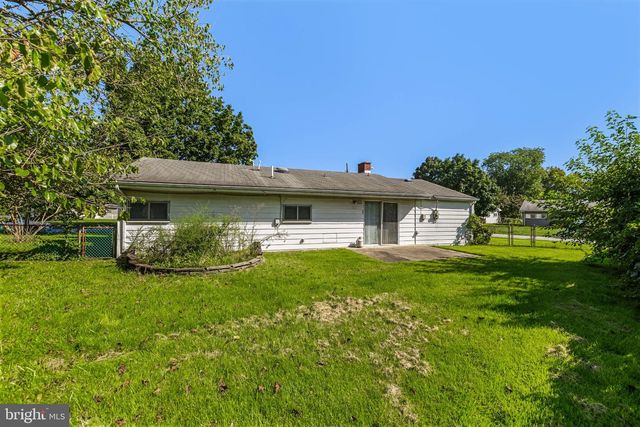 802 RICHWILL LN, York, PA 17404
