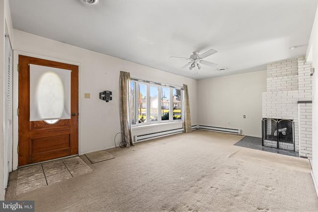 802 RICHWILL LN, York, PA 17404