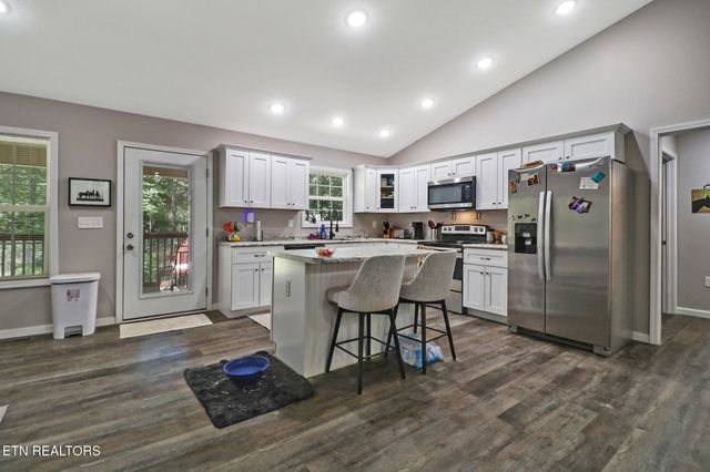 122 Jay Loop, Jamestown, TN 38556
